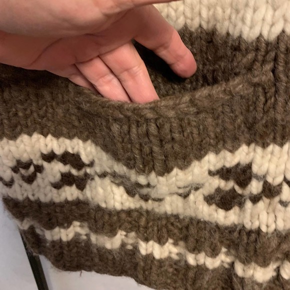 Canadian Sweater Company 100% Wool Eagle Vest - Picture 5 of 11